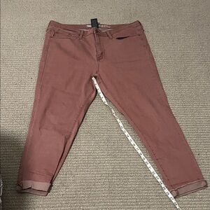 Stylish Women's Cropped Jeans in Warm Brown